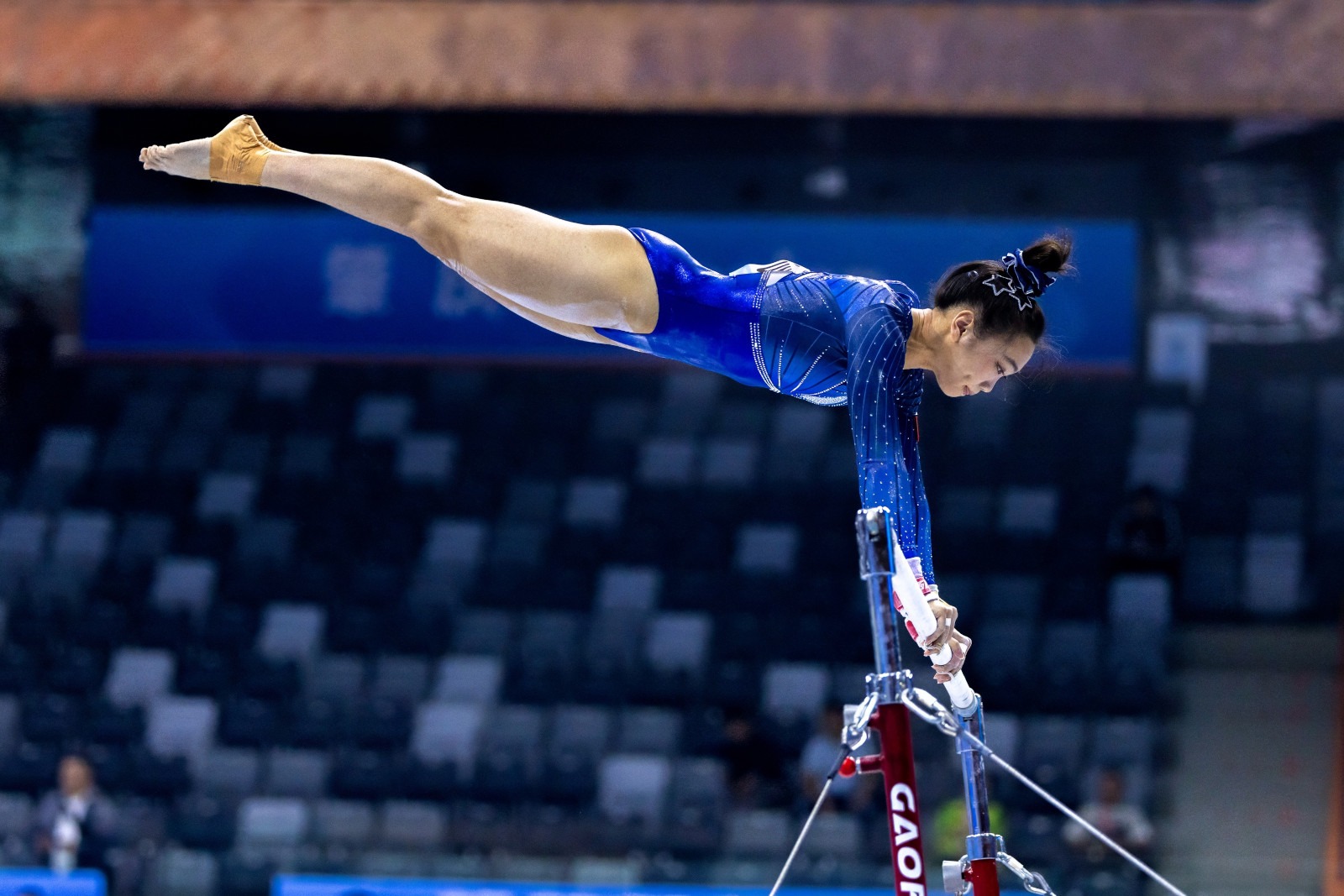 卡马文加社媒晒照：与队长维尼修斯的合照